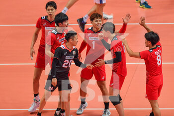 2022-08-20 - team Japan, celebrates after scoring a point - DHL TEST MATCH TOURNAMENT - ITALY VS JAPAN - INTERNATIONALS - VOLLEYBALL