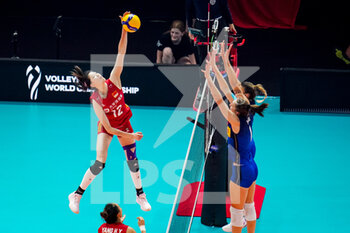 2022-10-11 - Yingying Li of China during the FIVB Volleyball Womens World Championship 2022, Quarter Final Volleyball match between Italy and China on October 11, 2022 at the Omnisport Apeldoorn in Apeldoorn, Netherlands - VOLLEYBALL - WOMEN'S WORLD CHAMP 2022 - 1/4 - ITALY V CHINA - INTERNATIONALS - VOLLEYBALL