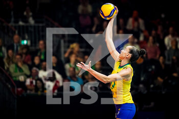 2022-10-11 - Gabriela Braga Guimaraes of Brazil during the FIVB Volleyball Womens World Championship 2022, Quarter Final Volleyball match between Brazil and Japan on October 11, 2022 at the Omnisport Apeldoorn in Apeldoorn, Netherlands - VOLLEYBALL - WOMEN'S WORLD CHAMP 2022 - 1/4 - BRAZIL V JAPAN - INTERNATIONALS - VOLLEYBALL