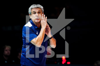 2022-10-11 - Coach Jose Roberto Guimaraes of Brazil during the FIVB Volleyball Womens World Championship 2022, Quarter Final Volleyball match between Brazil and Japan on October 11, 2022 at the Omnisport Apeldoorn in Apeldoorn, Netherlands - VOLLEYBALL - WOMEN'S WORLD CHAMP 2022 - 1/4 - BRAZIL V JAPAN - INTERNATIONALS - VOLLEYBALL