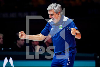 2022-10-11 - Coach Jose Roberto Guimaraes of Brazil during the FIVB Volleyball Womens World Championship 2022, Quarter Final Volleyball match between Brazil and Japan on October 11, 2022 at the Omnisport Apeldoorn in Apeldoorn, Netherlands - VOLLEYBALL - WOMEN'S WORLD CHAMP 2022 - 1/4 - BRAZIL V JAPAN - INTERNATIONALS - VOLLEYBALL