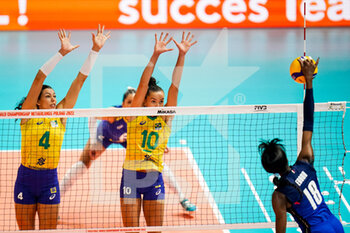 2022-10-13 - Ana Carolina Da Silva of Brazil and Gabriela Gabi Braga Guimaraes of Brazil form a block while Paola Ogechi Egonu of Italy spikes the ball during the FIVB Volleyball Women's World Championship 2022, Semi Final Volleyball match between Italy and Brazil on October 13, 2022 at the Omnisport Apeldoorn in Apeldoorn, Netherlands - VOLLEYBALL - WOMEN'S WORLD CHAMP 2022 - 1/2 - ITALY V BRAZIL - INTERNATIONALS - VOLLEYBALL