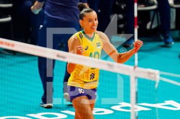 2022-10-13 - Gabriela Gabi Braga Guimaraes of Brazil during the FIVB Volleyball Women's World Championship 2022, Semi Final Volleyball match between Italy and Brazil on October 13, 2022 at the Omnisport Apeldoorn in Apeldoorn, Netherlands - VOLLEYBALL - WOMEN'S WORLD CHAMP 2022 - 1/2 - ITALY V BRAZIL - INTERNATIONALS - VOLLEYBALL
