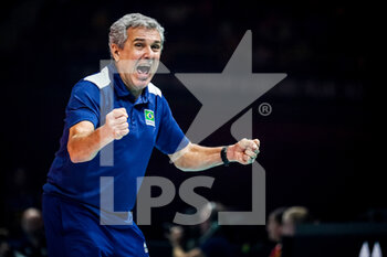 2022-10-13 - Coach Jose Roberto Guimaraes of Brazil celebrates winning the third set during the FIVB Volleyball Women's World Championship 2022, Semi Final Volleyball match between Italy and Brazil on October 13, 2022 at the Omnisport Apeldoorn in Apeldoorn, Netherlands - VOLLEYBALL - WOMEN'S WORLD CHAMP 2022 - 1/2 - ITALY V BRAZIL - INTERNATIONALS - VOLLEYBALL