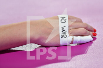 2022-02-27 - Details of the hand of Indre Sorokaite (Savino Del Bene Scandicci) with the inscription 'No war' - SAVINO DEL BENE SCANDICCI VS BARTOCCINI FORTINFISSI PERUGIA - SERIE A1 WOMEN - VOLLEYBALL