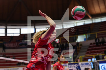 2022-02-27 - Jovana Stevanovic #15 of UYBA Unet E-Work Busto Arsizio warms up during the Volley Serie A women 2021/22 volleyball match between UYBA Unet E-Work Busto Arsizio and Volley Bergamo 1991 at E-Work Arena, Busto Arsizio, Italy on February 27, 2022 - UNET E-WORK BUSTO ARSIZIO VS VOLLEY BERGAMO 1991 - SERIE A1 WOMEN - VOLLEYBALL