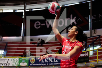 2022-02-27 - Alexa Gray #8 of UYBA Unet E-Work Busto Arsizio warms up during the Volley Serie A women 2021/22 volleyball match between UYBA Unet E-Work Busto Arsizio and Volley Bergamo 1991 at E-Work Arena, Busto Arsizio, Italy on February 27, 2022 - UNET E-WORK BUSTO ARSIZIO VS VOLLEY BERGAMO 1991 - SERIE A1 WOMEN - VOLLEYBALL