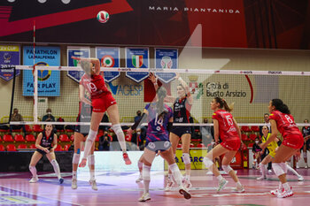 2022-02-27 - Adelina Ungureanu #19 of UYBA Unet E-Work Busto Arsizio in action during the Volley Serie A women 2021/22 volleyball match between UYBA Unet E-Work Busto Arsizio and Volley Bergamo 1991 at E-Work Arena, Busto Arsizio, Italy on February 27, 2022 - UNET E-WORK BUSTO ARSIZIO VS VOLLEY BERGAMO 1991 - SERIE A1 WOMEN - VOLLEYBALL