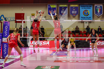 2022-02-27 - Alexa Gray #8 of UYBA Unet E-Work Busto Arsizio and Rossella Olivotto #3 of UYBA Unet E-Work Busto Arsizio in action during the Volley Serie A women 2021/22 volleyball match between UYBA Unet E-Work Busto Arsizio and Volley Bergamo 1991 at E-Work Arena, Busto Arsizio, Italy on February 27, 2022 - UNET E-WORK BUSTO ARSIZIO VS VOLLEY BERGAMO 1991 - SERIE A1 WOMEN - VOLLEYBALL
