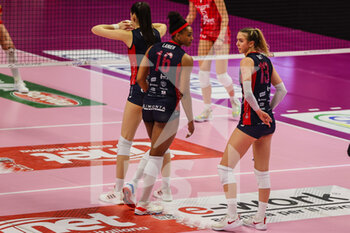 2022-02-27 - Mackenzie May #13 of Volley Bergamo 1991 gestures during the Volley Serie A women 2021/22 volleyball match between UYBA Unet E-Work Busto Arsizio and Volley Bergamo 1991 at E-Work Arena, Busto Arsizio, Italy on February 27, 2022 - UNET E-WORK BUSTO ARSIZIO VS VOLLEY BERGAMO 1991 - SERIE A1 WOMEN - VOLLEYBALL