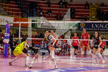 2022-02-27 - Mackenzie May #13 of Volley Bergamo 1991 in action during the Volley Serie A women 2021/22 volleyball match between UYBA Unet E-Work Busto Arsizio and Volley Bergamo 1991 at E-Work Arena, Busto Arsizio, Italy on February 27, 2022 - UNET E-WORK BUSTO ARSIZIO VS VOLLEY BERGAMO 1991 - SERIE A1 WOMEN - VOLLEYBALL