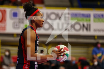 2022-02-27 - Khalia Lanier #16 of Volley Bergamo 1991 in action during the Volley Serie A women 2021/22 volleyball match between UYBA Unet E-Work Busto Arsizio and Volley Bergamo 1991 at E-Work Arena, Busto Arsizio, Italy on February 27, 2022 - UNET E-WORK BUSTO ARSIZIO VS VOLLEY BERGAMO 1991 - SERIE A1 WOMEN - VOLLEYBALL