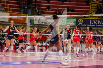 2022-02-27 - Khalia Lanier #16 of Volley Bergamo 1991 reacts during the Volley Serie A women 2021/22 volleyball match between UYBA Unet E-Work Busto Arsizio and Volley Bergamo 1991 at E-Work Arena, Busto Arsizio, Italy on February 27, 2022 - UNET E-WORK BUSTO ARSIZIO VS VOLLEY BERGAMO 1991 - SERIE A1 WOMEN - VOLLEYBALL