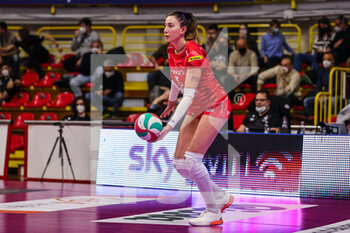 2022-02-27 - Rossella Olivotto #3 of UYBA Unet E-Work Busto Arsizio in action during the Volley Serie A women 2021/22 volleyball match between UYBA Unet E-Work Busto Arsizio and Volley Bergamo 1991 at E-Work Arena, Busto Arsizio, Italy on February 27, 2022 - UNET E-WORK BUSTO ARSIZIO VS VOLLEY BERGAMO 1991 - SERIE A1 WOMEN - VOLLEYBALL
