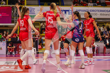 2022-02-27 - Camilla Mingardi #11 of UYBA Unet E-Work Busto Arsizio celebrates the victory at the end of the match during the Volley Serie A women 2021/22 volleyball match between UYBA Unet E-Work Busto Arsizio and Volley Bergamo 1991 at E-Work Arena, Busto Arsizio, Italy on February 27, 2022 - UNET E-WORK BUSTO ARSIZIO VS VOLLEY BERGAMO 1991 - SERIE A1 WOMEN - VOLLEYBALL