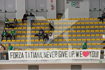 2022-03-13 - Vallefoglia fans send a message of encouragement to their player Tatiana Kosheleva, stopped due to injury - MEGABOX VALLEFOGLIA VS IGOR GORGONZOLA NOVARA - SERIE A1 WOMEN - VOLLEYBALL