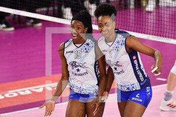 2022-04-02 - Happiness of Sylvia Nwakalor (Il Bisonte Firenze) and Amandha Sylves (Il Bisonte Firenze) - SAVINO DEL BENE SCANDICCI VS IL BISONTE FIRENZE - SERIE A1 WOMEN - VOLLEYBALL