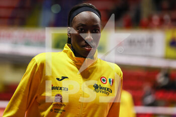 2022-02-12 - Paola Egonu #18 of Imoco Volley Conegliano looks on during the Volley Serie A women 2021/22 volleyball match between UYBA Unet E-Work Busto Arsizio and Imoco Volley Conegliano at E-Work Arena, Busto Arsizio, Italy on February 12, 2022 - UNET E-WORK BUSTO ARSIZIO VS PROSECCO DOC IMOCO VOLLEY CONEGLIANO - SERIE A1 WOMEN - VOLLEYBALL