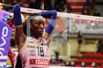 2022-02-12 - Paola Egonu #18 of Imoco Volley Conegliano warms up during the Volley Serie A women 2021/22 volleyball match between UYBA Unet E-Work Busto Arsizio and Imoco Volley Conegliano at E-Work Arena, Busto Arsizio, Italy on February 12, 2022 - UNET E-WORK BUSTO ARSIZIO VS PROSECCO DOC IMOCO VOLLEY CONEGLIANO - SERIE A1 WOMEN - VOLLEYBALL