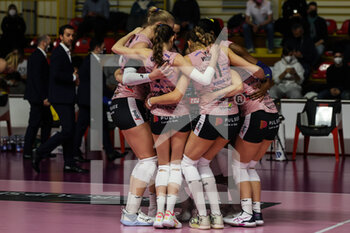 2022-02-12 - Players of Imoco Volley Conegliano during the Volley Serie A women 2021/22 volleyball match between UYBA Unet E-Work Busto Arsizio and Imoco Volley Conegliano at E-Work Arena, Busto Arsizio, Italy on February 12, 2022 - UNET E-WORK BUSTO ARSIZIO VS PROSECCO DOC IMOCO VOLLEY CONEGLIANO - SERIE A1 WOMEN - VOLLEYBALL