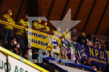 2022-02-12 - Supporters of Imoco Volley Conegliano during the Volley Serie A women 2021/22 volleyball match between UYBA Unet E-Work Busto Arsizio and Imoco Volley Conegliano at E-Work Arena, Busto Arsizio, Italy on February 12, 2022 - UNET E-WORK BUSTO ARSIZIO VS PROSECCO DOC IMOCO VOLLEY CONEGLIANO - SERIE A1 WOMEN - VOLLEYBALL
