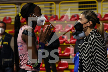 2022-02-12 - Paola Egonu #18 of Imoco Volley Conegliano talks to Francesca Piccinini Vice-President of UYBA Unet E-Work Busto Arsizio during the Volley Serie A women 2021/22 volleyball match between UYBA Unet E-Work Busto Arsizio and Imoco Volley Conegliano at E-Work Arena, Busto Arsizio, Italy on February 12, 2022 - UNET E-WORK BUSTO ARSIZIO VS PROSECCO DOC IMOCO VOLLEY CONEGLIANO - SERIE A1 WOMEN - VOLLEYBALL