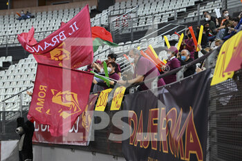2022-02-13 - Roma Volley Fans during the Women's Volleyball Championship Series A1 match between Acqua & Sapone Volley Roma and  of Reale Mutua Genera Chieri Volley at PalaEur, 13th February, 2022 in Rome, Italy.  - ACQUA & SAPONE ROMA VOLLEY CLUB VS CHIERI TORINO - SERIE A1 WOMEN - VOLLEYBALL
