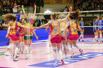 2022-04-24 - Happiness of Monza players after scoring a match point - PLAYOFF - VERO VOLLEY MONZA VS IGOR GORGONZOLA NOVARA - SERIE A1 WOMEN - VOLLEYBALL