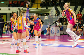 2022-05-03 - Happiness of LISE VAN HECKE (Vero Volley Monza) and teammates - FINALE PLAY OFF - VERO VOLLEY MONZA VS PROSECCO DOC IMOCO VOLLEY CONEGLIANO - SERIE A1 WOMEN - VOLLEYBALL