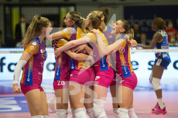 2022-05-03 - Happiness of players Monza after scoring a point - FINALE PLAY OFF - VERO VOLLEY MONZA VS PROSECCO DOC IMOCO VOLLEY CONEGLIANO - SERIE A1 WOMEN - VOLLEYBALL
