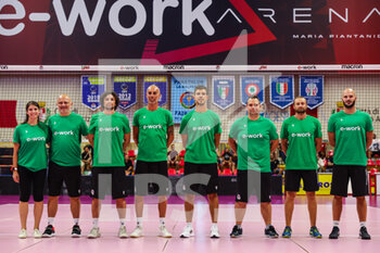 2022-08-24 - Marco Musso head coach of UYBA Unet E-Work Busto Arsizio with UYBA Unet E-Work Busto Arsizio team during the Pre-Season team presentation of UYBA Unet E-Work Busto Arsizio at E-Work Arena, Busto Arsizio, Italy on August 24, 2022 - UYBA UNET E-WORK BUSTO ARSIZIO - PRE SEASON TEAM PRESENTATION - SERIE A1 WOMEN - VOLLEYBALL