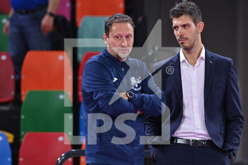 2022-10-23 - Massimo Bellano (Head Coach of Il Bisonte Firenze) and Marco Musso (Head Coach of E-Work Busto Arsizio) - IL BISONTE FIRENZE VS E-WORK BUSTO ARSIZIO - SERIE A1 WOMEN - VOLLEYBALL