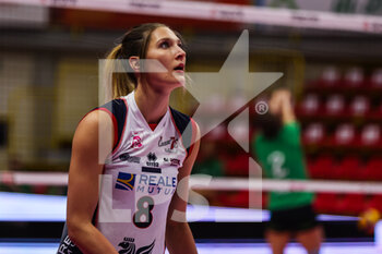 2022-11-16 - Kaja Grobelna #8 of Reale Mutua Fenera Chieri looks on during Volley Serie A women 2022/23 volleyball match between UYBA Unet E-Work Busto Arsizio and Reale Mutua Fenera Chieri at E-Work Arena, Busto Arsizio, Italy on November 16, 2022 - E-WORK BUSTO ARSIZIO VS REALE MUTUA FENERA CHIERI ’76 - SERIE A1 WOMEN - VOLLEYBALL