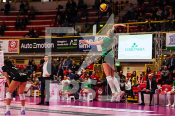 2022-11-16 - Rosamaria Montibeller #7 of UYBA Unet E-Work Busto Arsizio in action during Volley Serie A women 2022/23 volleyball match between UYBA Unet E-Work Busto Arsizio and Reale Mutua Fenera Chieri at E-Work Arena, Busto Arsizio, Italy on November 16, 2022 - E-WORK BUSTO ARSIZIO VS REALE MUTUA FENERA CHIERI ’76 - SERIE A1 WOMEN - VOLLEYBALL