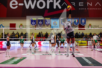 2022-11-16 - Helena Cazaute #1 of Reale Mutua Fenera Chieri in action during Volley Serie A women 2022/23 volleyball match between UYBA Unet E-Work Busto Arsizio and Reale Mutua Fenera Chieri at E-Work Arena, Busto Arsizio, Italy on November 16, 2022 - E-WORK BUSTO ARSIZIO VS REALE MUTUA FENERA CHIERI ’76 - SERIE A1 WOMEN - VOLLEYBALL