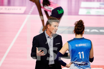 2022-11-16 - Andrea Pistola (Head Coach of Casalmaggiore Volleyball) - TRASPORTIPESANTI CASALMAGGIORE VS IGOR GORGONZOLA NOVARA - SERIE A1 WOMEN - VOLLEYBALL