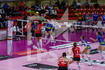 2022-11-20 - Federica Carletti #5 of Wash4green Pinerolo in action during Volley Serie A women 2022/23 volleyball match between UYBA Unet E-Work Busto Arsizio and Wash4green Pinerolo at E-Work Arena, Busto Arsizio, Italy on November 20, 2022 - E-WORK BUSTO ARSIZIO VS WASH4GREEN PINEROLO - SERIE A1 WOMEN - VOLLEYBALL
