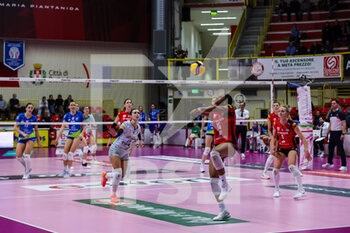 2022-11-20 - Loveth Omoruyi #15 of UYBA Unet E-Work Busto Arsizio iin action during Volley Serie A women 2022/23 volleyball match between UYBA Unet E-Work Busto Arsizio and Wash4green Pinerolo at E-Work Arena, Busto Arsizio, Italy on November 20, 2022 - E-WORK BUSTO ARSIZIO VS WASH4GREEN PINEROLO - SERIE A1 WOMEN - VOLLEYBALL