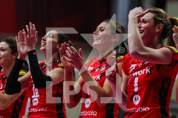 2022-11-20 - Rosamaria Montibeller #7 of UYBA Unet E-Work Busto Arsizio celebrates the victory at the end of the match during Volley Serie A women 2022/23 volleyball match between UYBA Unet E-Work Busto Arsizio and Wash4green Pinerolo at E-Work Arena, Busto Arsizio, Italy on November 20, 2022 - E-WORK BUSTO ARSIZIO VS WASH4GREEN PINEROLO - SERIE A1 WOMEN - VOLLEYBALL