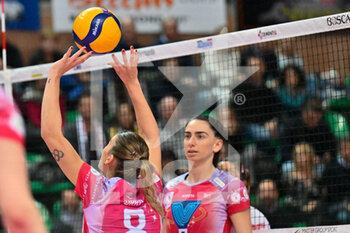 2022-12-04 - Orro Alessia  and Raphaela Folie (Vero Volley Milano) - CUNEO GRANDA VOLLEY VS VERO VOLLEY MILANO - SERIE A1 WOMEN - VOLLEYBALL