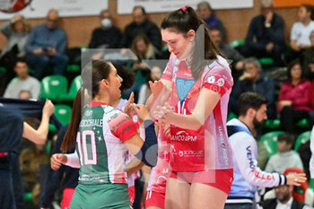 2022-12-04 - Parrocchiale Beatrice  and Dana Rettke (Vero Volley Milano) - CUNEO GRANDA VOLLEY VS VERO VOLLEY MILANO - SERIE A1 WOMEN - VOLLEYBALL