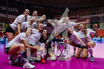 2022-10-20 - UYBA Unet E-Work Busto Arsizio team during the Trofeo Mimmo Fusco 2022 at E-Work Arena on October 20, 2022 in Busto Arsizio, Italy - 2022 MIMMO FUSCO TROPHY - PORTRAITS ARCHIVE - SERIE A1 WOMEN - VOLLEYBALL
