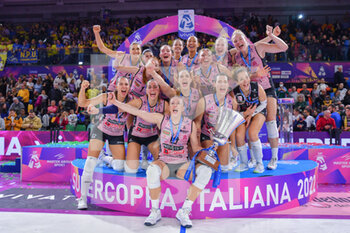 2022-11-26 - Prosecco Doc Imoco Conegliano players celebrate the victory - PROSECCO DOC IMOCO CONEGLIANO VS IGOR GORGONZOLA NOVARA - WOMEN SUPERCOPPA - VOLLEYBALL