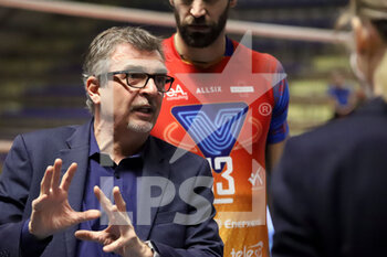2022-01-05 - Massimo Eccheli trainer Vero Volley Monza. - PRISMA TARANTO VS VERO VOLLEY MONZA - SUPERLEAGUE SERIE A - VOLLEYBALL