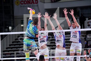 2022-01-02 - Oleh Plotnytskyi attack (Sir Safety Conad Perugia) - ITAS TRENTINO VS SIR SAFETY CONAD PERUGIA - SUPERLEAGUE SERIE A - VOLLEYBALL