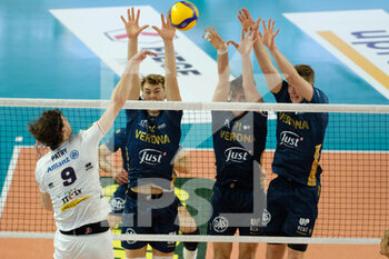 2022-02-05 - Block of Mads Keyd Jensen - Verona Volley and Andrea Zanotti - Verona Volley and Rok Mozic - Verona Volley - VERONA VOLLEY VS ALLIANZ MILANO - SUPERLEAGUE SERIE A - VOLLEYBALL