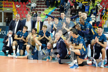 2022-02-05 - Verona Volley celebrates the wins against Allianz Power Volley Milano - VERONA VOLLEY VS ALLIANZ MILANO - SUPERLEAGUE SERIE A - VOLLEYBALL