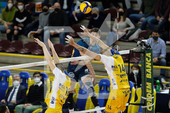 2022-02-20 - Spike of Giulio Magalini - Verona Volley - VERONA VOLLEY VS LEO SHOES PERKINELMER MODENA - SUPERLEAGUE SERIE A - VOLLEYBALL