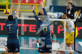 2022-02-20 - Attack by Earvin Ngapeth - Leo Shoes PerkinElmer Modena - VERONA VOLLEY VS LEO SHOES PERKINELMER MODENA - SUPERLEAGUE SERIE A - VOLLEYBALL