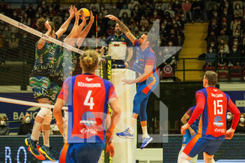 2022-03-13 - Spike of GROZER Georg (Vero Volley Monza) over the block - VERO VOLLEY MONZA VS SIR SAFETY CONAD PERUGIA - SUPERLEAGUE SERIE A - VOLLEYBALL
